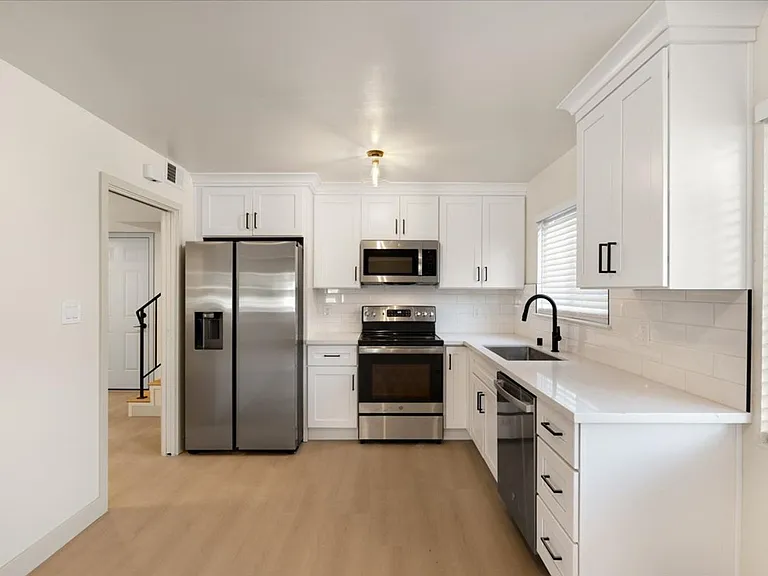 Maude Ave 7 LLC — Photo 8