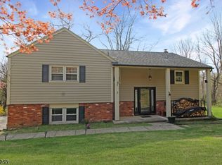 3 Rolling View Dr, Hackettstown, NJ
