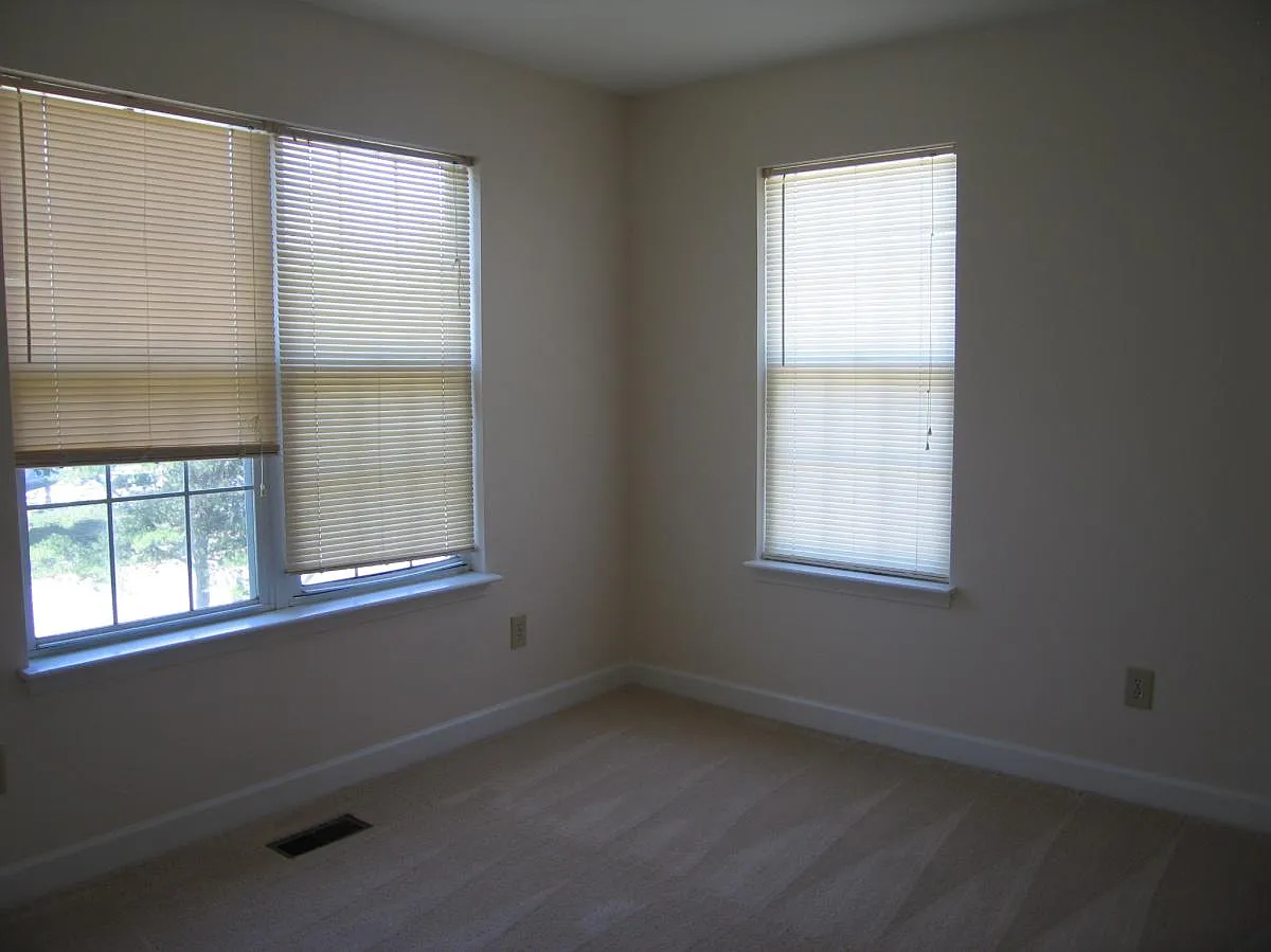 3 bed, 2.5 bath, 1521 sqft, $1,750 — Photo 4