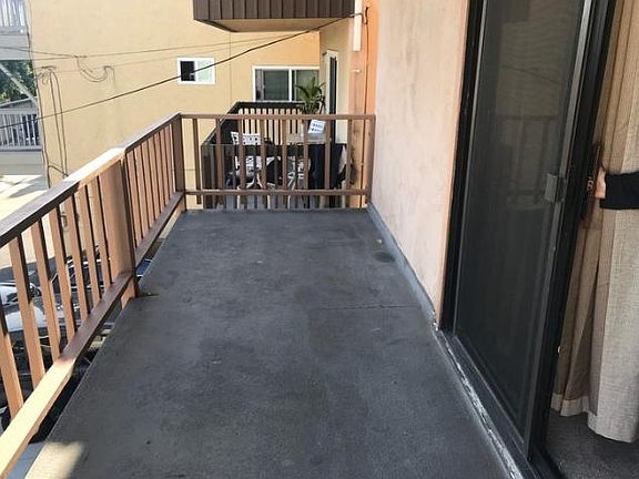 4th image of 536 Manhattan Beach Blvd #A