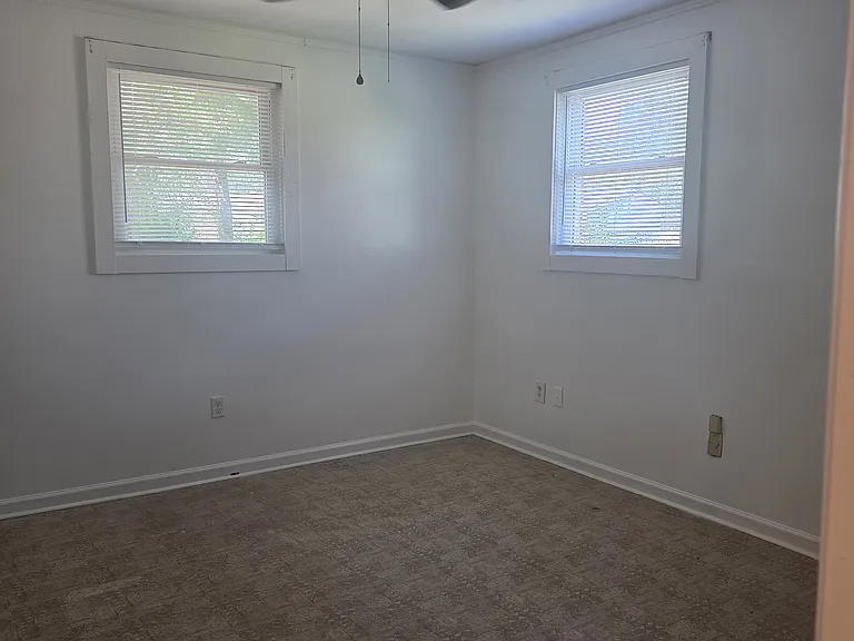15 Burbank Blvd — Photo 6