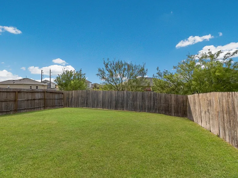 3023 Laguna Clfs — Photo 26