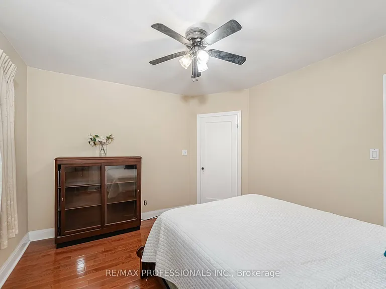 111 Keele St — Photo 17