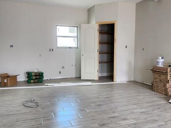 221 Bayo Dr, Eagle Pass, TX 78852