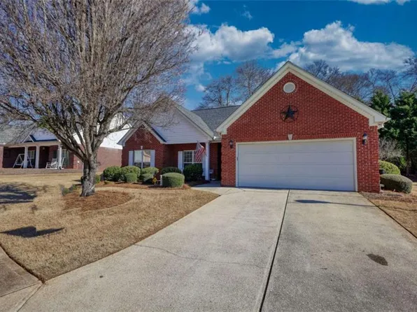 339 Crossroads Dr, Social Circle, GA 30025