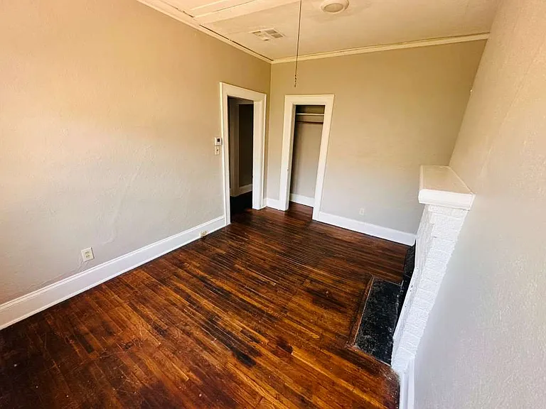 1921 James Ave — Photo 8