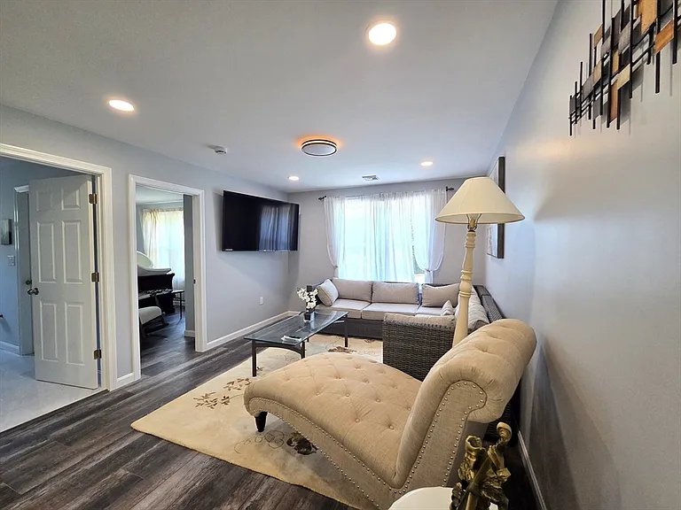 276 Sumner St #2 — Photo 8