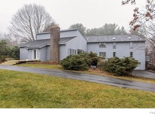 11 Maple Vale Dr, Woodbridge, CT 06525