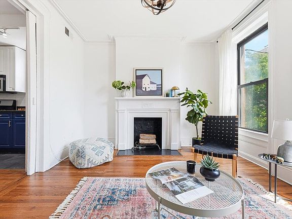 4th image of 264 3rd St APT 2R