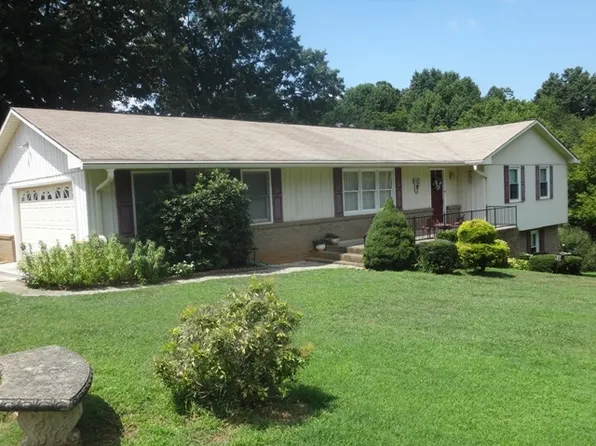 602 Sharon Dr, Statesville, NC 28625