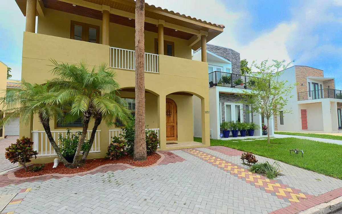 3 bed, 2.5 bath, 2308 sqft, $4,650 — Photo 4