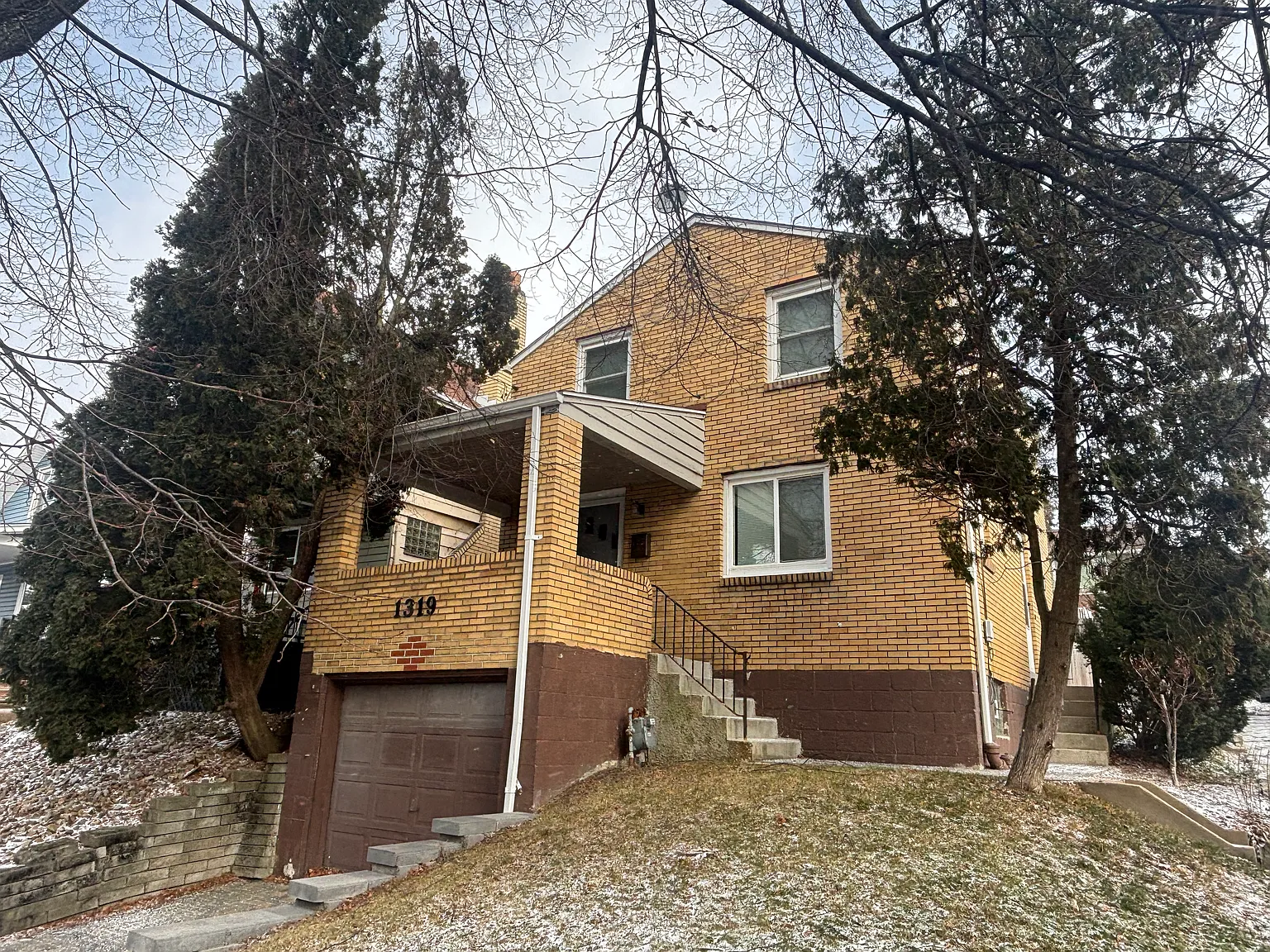 1319 Woodbourne Ave photo 1