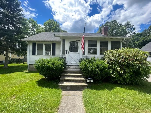 62 Donizetti St, Wellesley, MA 02482