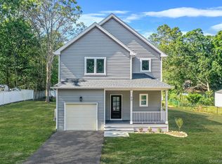 90 W Yaphank Rd, Coram, NY 11727