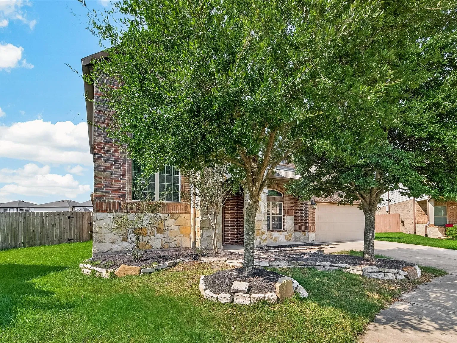4 bed, 3.0 bath, 3588 sqft, $2,700 — Photo 3