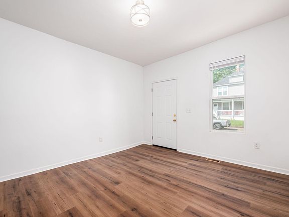3rd image of 188 Avondale Ave #2