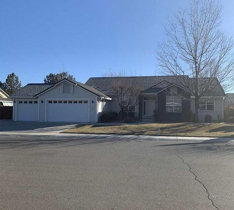 1st image of 870 Mahogany Dr