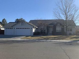 870 Mahogany Dr, Minden, NV 89423