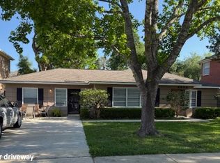 4502 Pine St, Bellaire, TX 77401