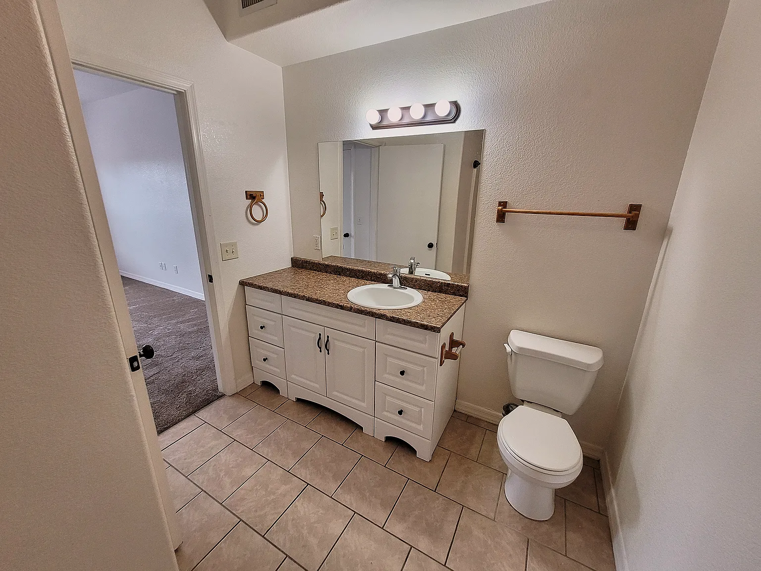 2 bed, 1072 sqft, $1,150 — Photo 3