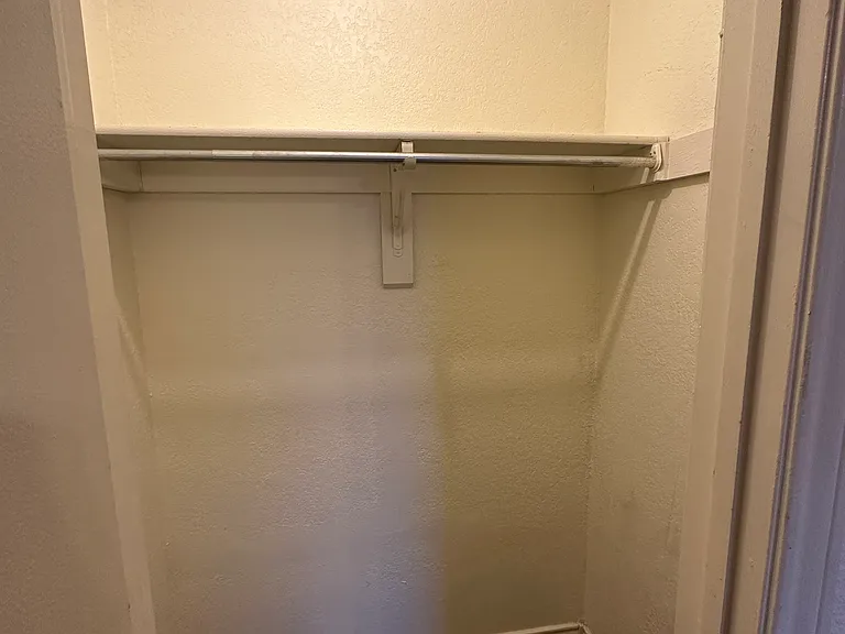 924 W Chestnut St #6 — Photo 12
