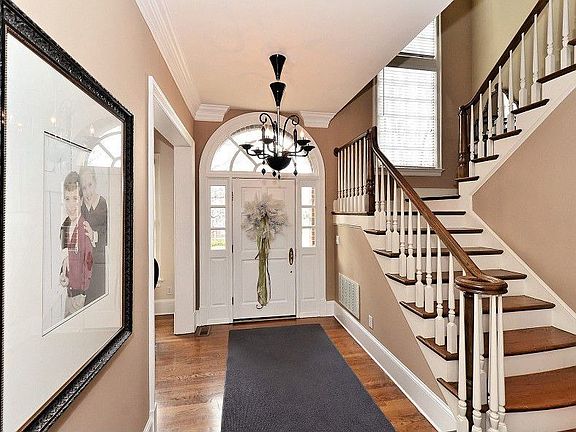 5th image of 4733 Cambridge Crescent Dr
