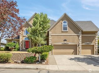 1252 E Pioneer Loop, La Center, WA