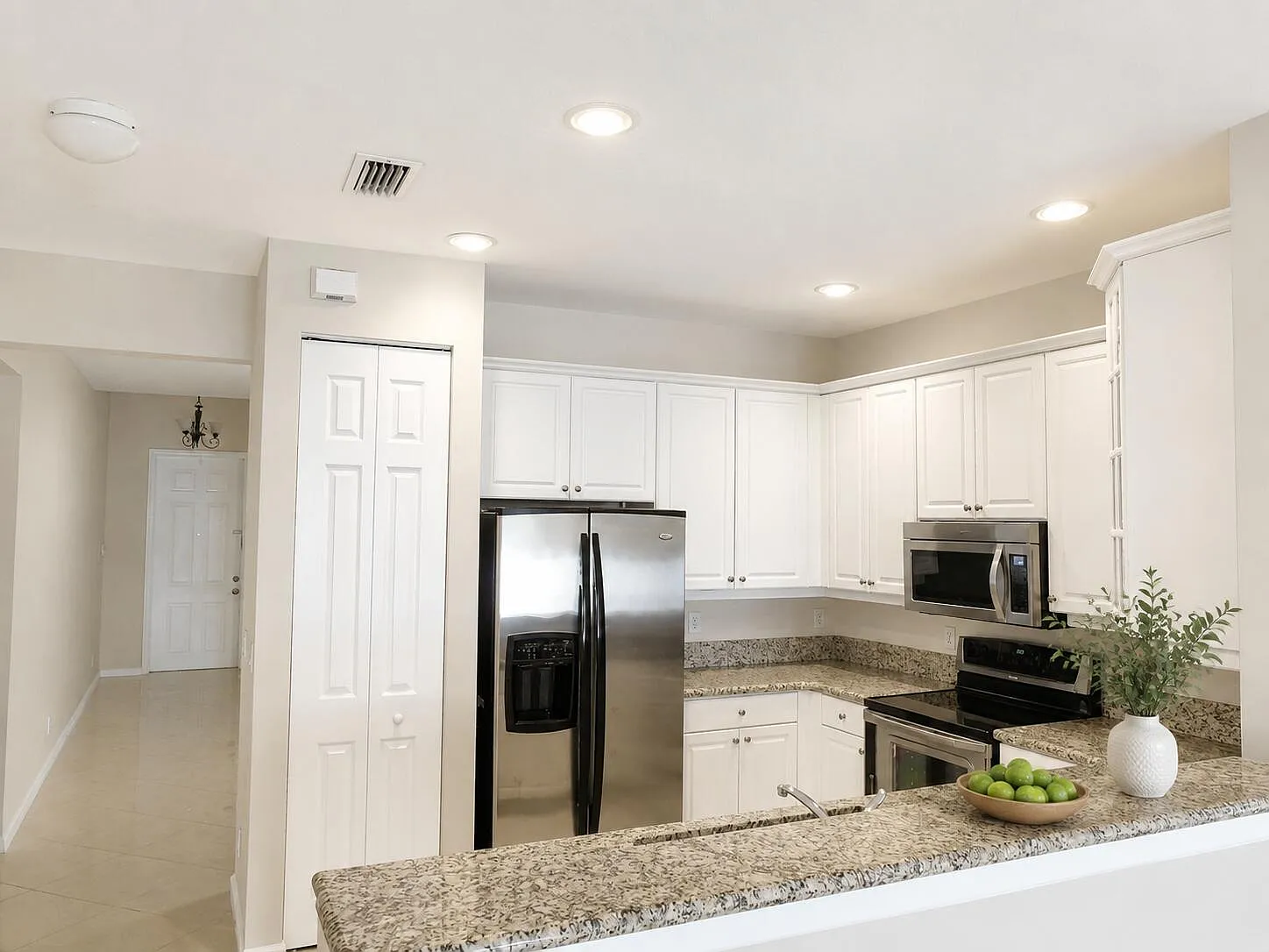 3 bed, 2.0 bath, 1825 sqft, $3,500 — Photo 4