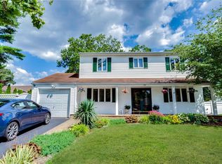 29 Arcadia Dr, Dix Hills, NY 11746