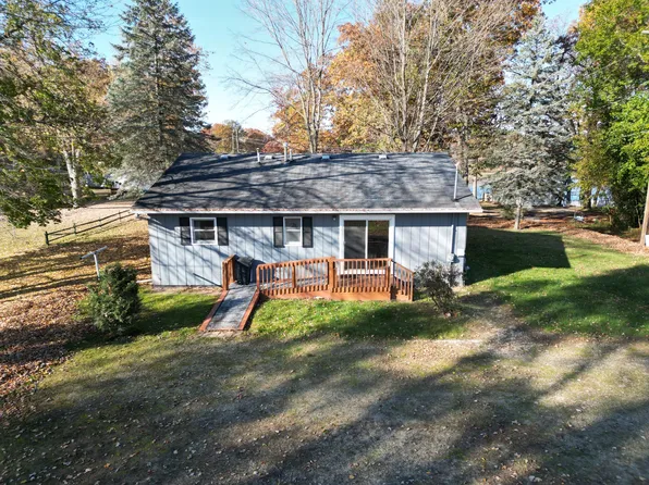 32169 Harold St, Colon, MI 49040