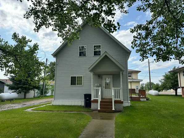 912 Cedar Ave, Harvey, ND 58341