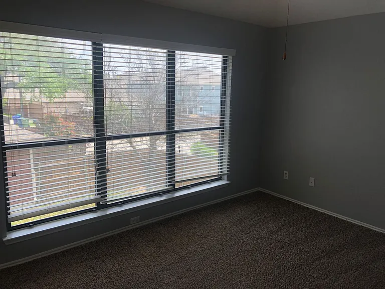 1002 Alameda Dr — Photo 23