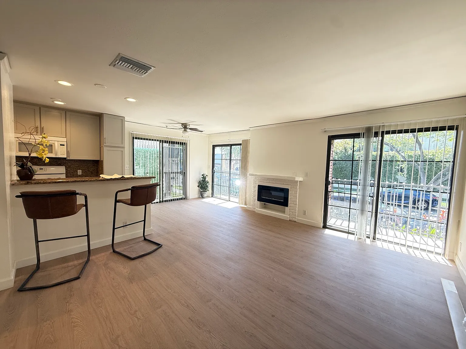 2 bed, 2.5 bath, 1200 sqft, $3,250 — Photo 1