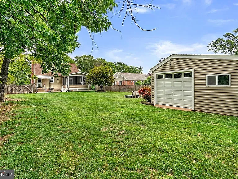 404 Forest Ln — Photo 18