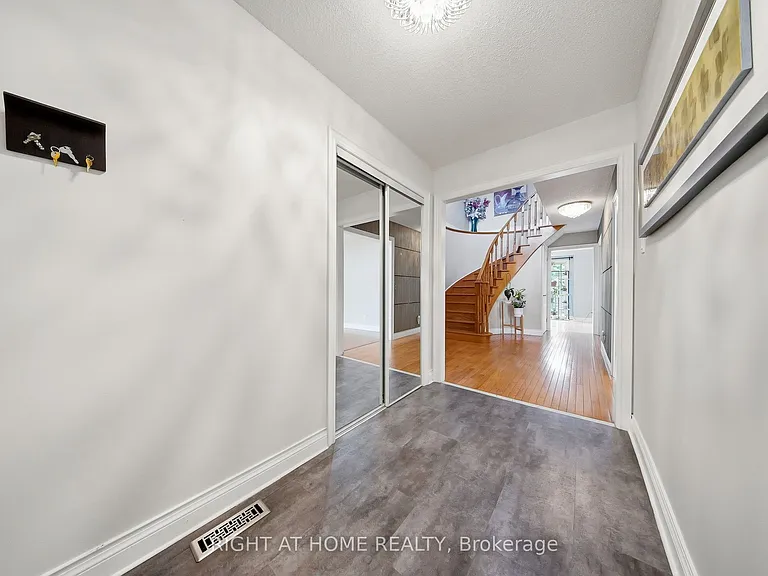 29 Sunforest Dr — Photo 9