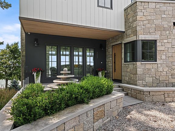 4th image of 9669 Peninsula Dr
