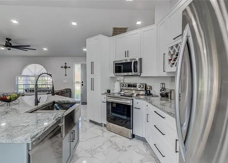 5452 Ashland Dr — Photo 23