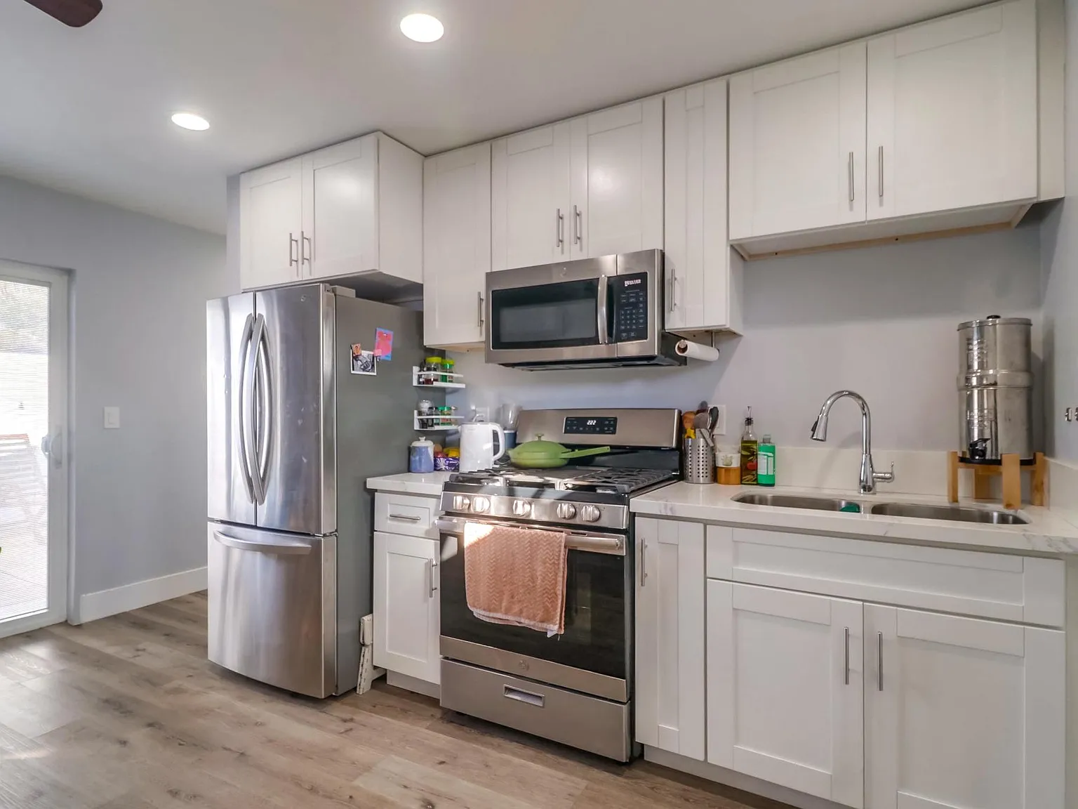 1331 East Ln — Photo 2