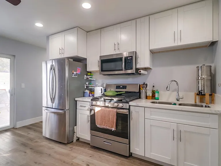 1331 East Ln #2 — Photo 2