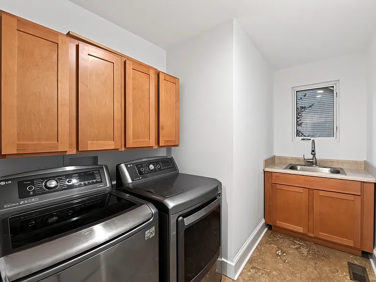 745 Sagamore Dr — Photo 23