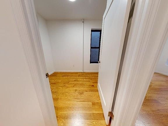 4th image of 314 E 90th St #5E