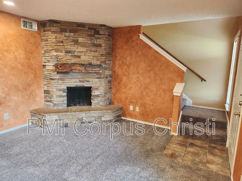 2 bed, 1.5 bath, 982 sqft, $1,200 — Photo 3