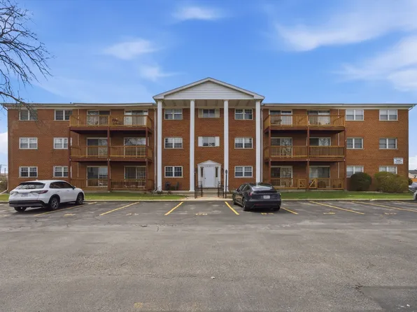 6135 W 94th St APT C8, Oak Lawn, IL 60453