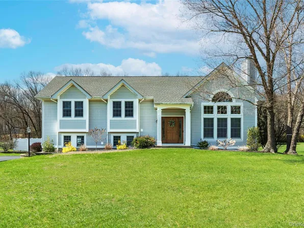 30 Huckleberry Lane, Hopewell Junction, NY 12533