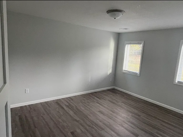 408 Central Ave N — Photo 8