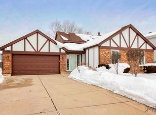 1450 W Royal Dr, Addison, IL 60101