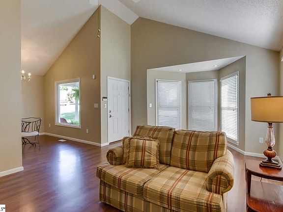 5th image of 318 Fairdale Dr
