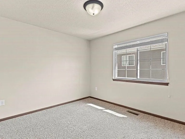 1659 Burr Dr — Photo 3