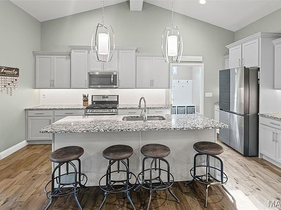 3rd image of 214 Edwards St