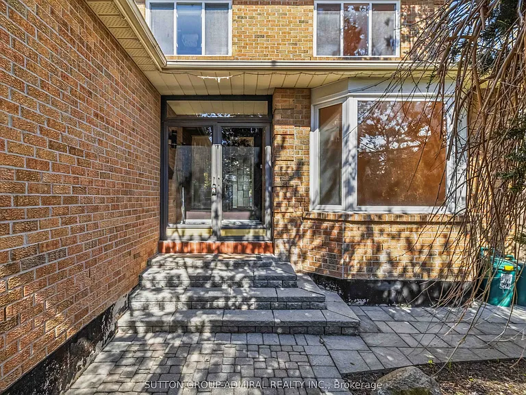 21 Kersey Cres — Photo 2